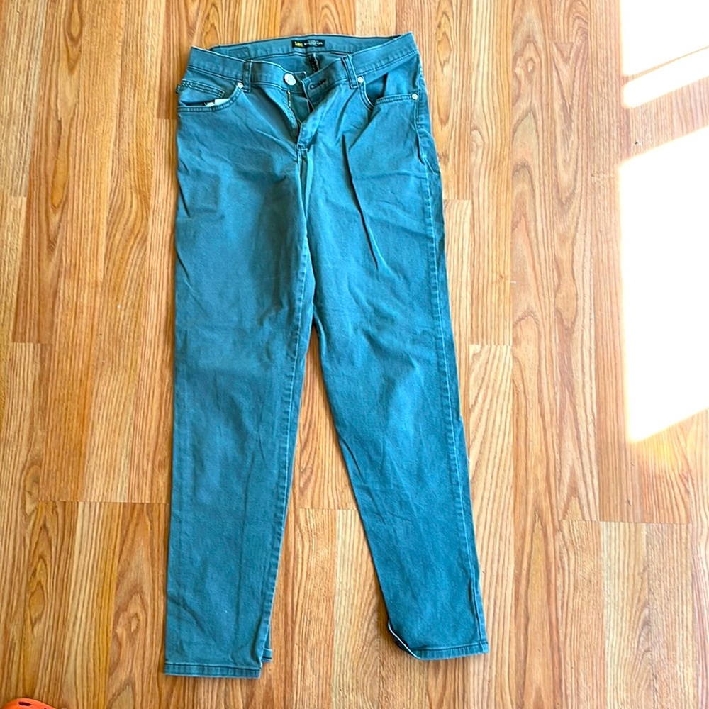 Lee Straight Leg, Relaxed Fit, Mid-Rise Khaki pant